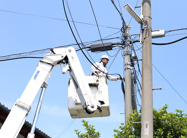 通信工事（建柱・架線・接続・宅内引込）